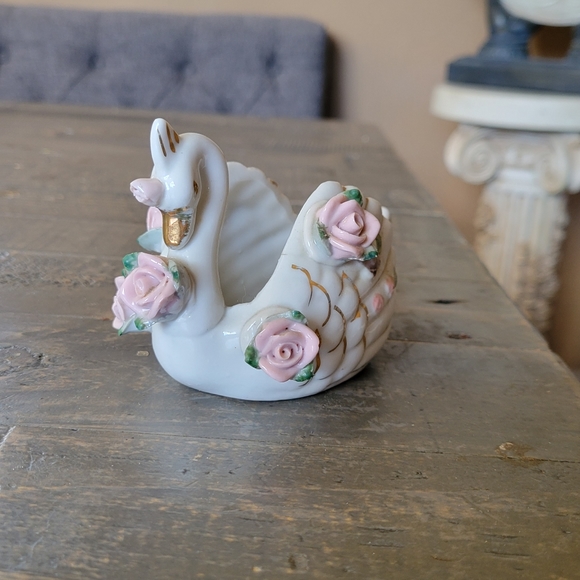 Vintage Lefton China Swan Figurine With Roses Ashtray Trinket Dish Gold Gilt - Picture 3 of 6